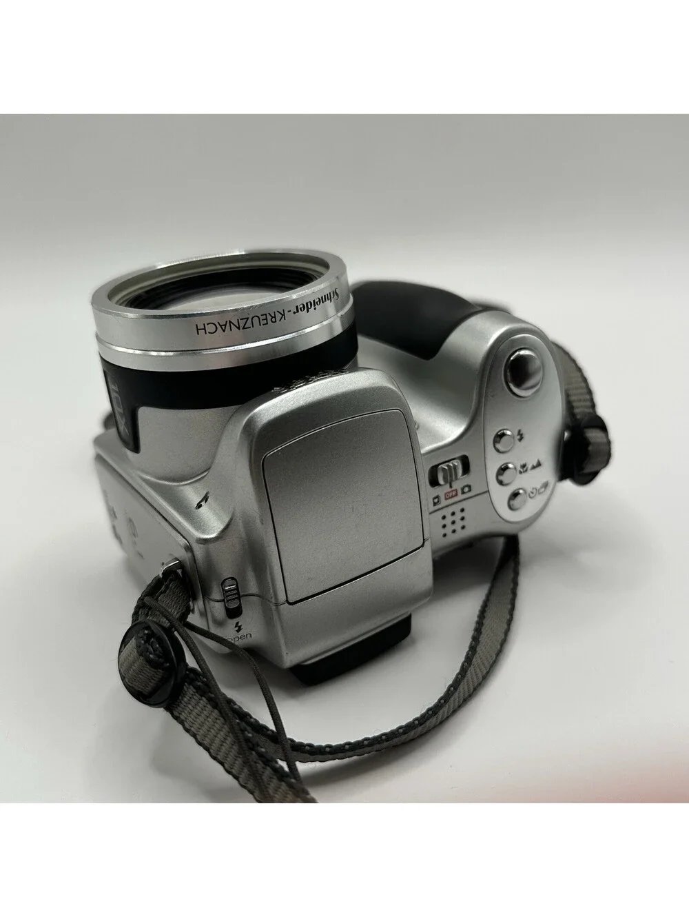 Kodak EasyShare Z650 6.1MP Silver Point & Shoot Camera 10x Zoom, Viewfinder